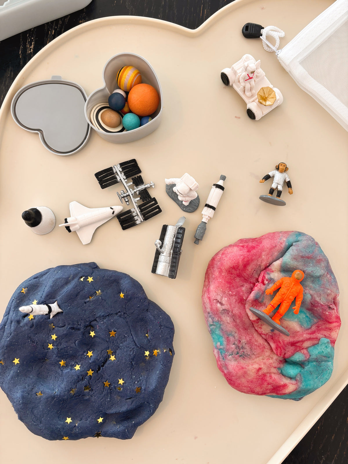 Recept - Så gör du egen play doh lera hemma